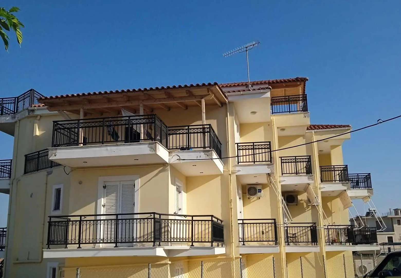 Anna'Shouse 1 Lixouri Kefalonia 0*,  Greece